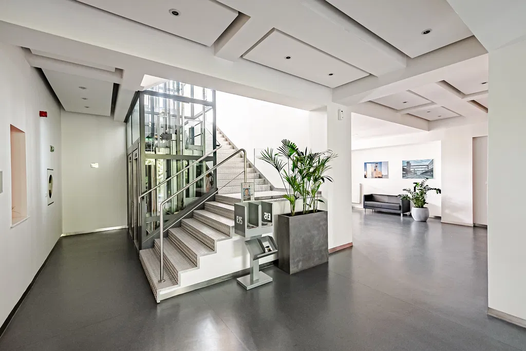 U Nákladového nádraží, Strašnice - Praha 3 | Pronájem, Administrativní budova, 2 521 m²