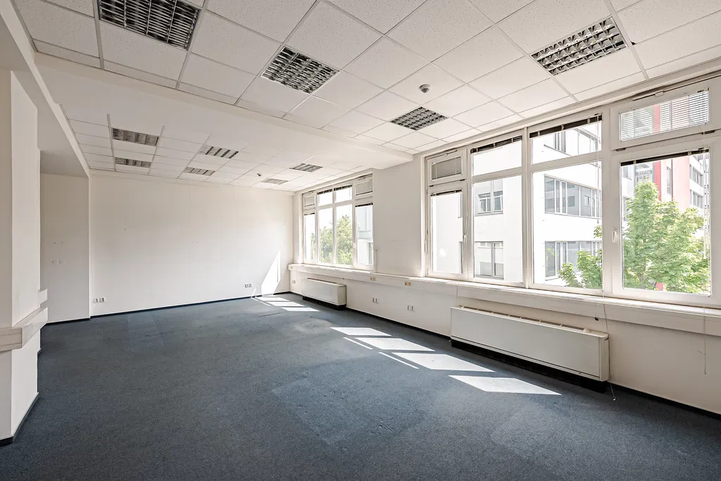 U Nákladového nádraží, Strašnice - Praha 3 | Pronájem, Administrativní budova, 2 521 m²