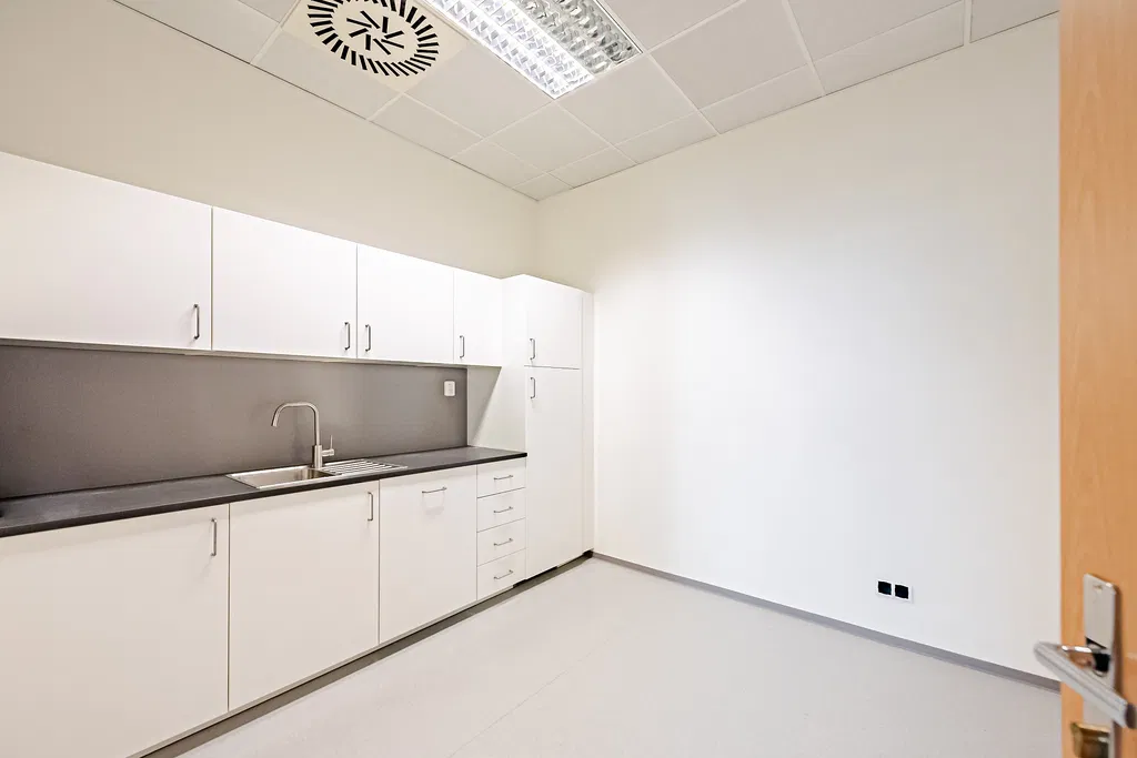 U Nákladového nádraží, Strašnice - Praha 3 | Pronájem, Administrativní budova, 2 521 m²