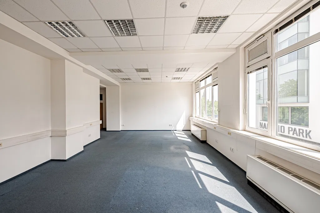 U Nákladového nádraží, Strašnice - Praha 3 | Pronájem, Administrativní budova, 2 521 m²