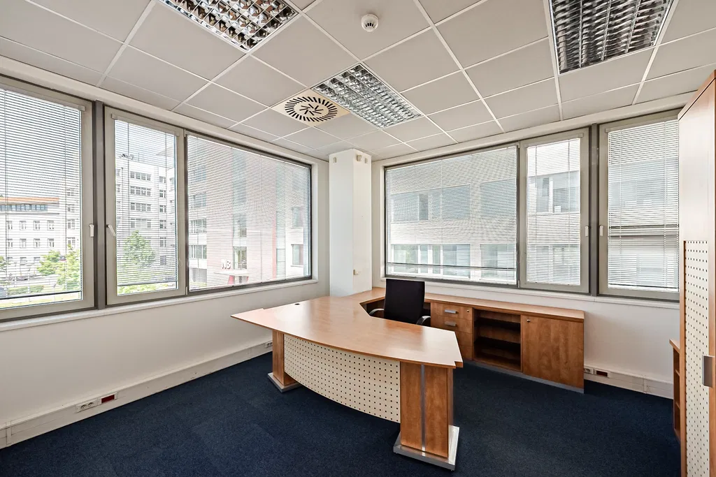 U Nákladového nádraží, Strašnice - Praha 3 | Pronájem, Administrativní budova, 2 521 m²
