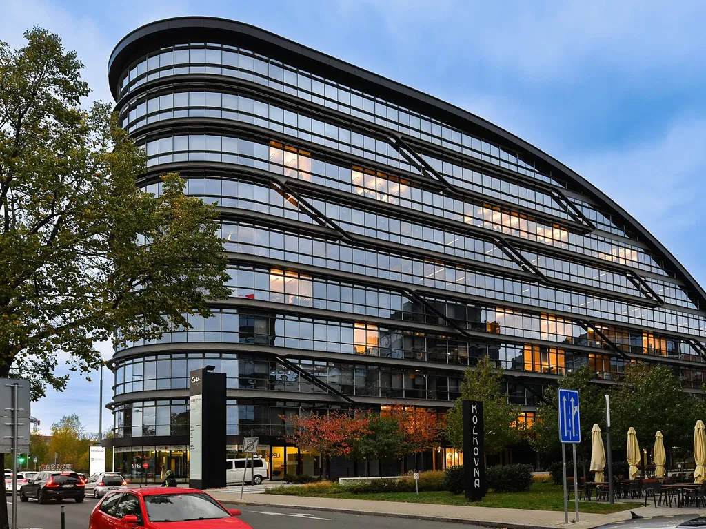 U Garáží, Holešovice - Praha 7 | Pronájem, Administrativní budova, 2 427 m²