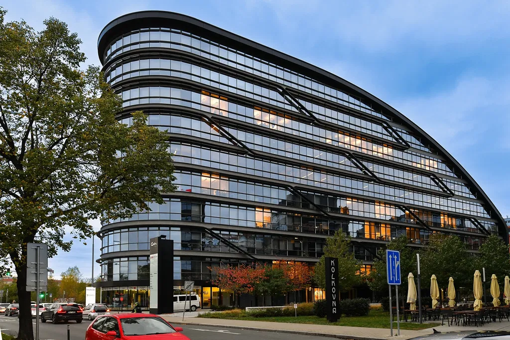 U Garáží, Holešovice - Praha 7 | Pronájem, Administrativní budova, 2 427 m²