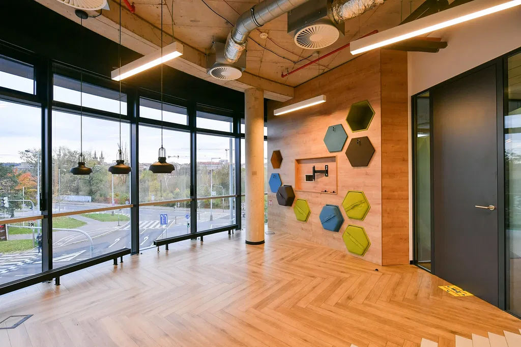 U Garáží, Holešovice - Praha 7 | Pronájem, Administrativní budova, 2 427 m²