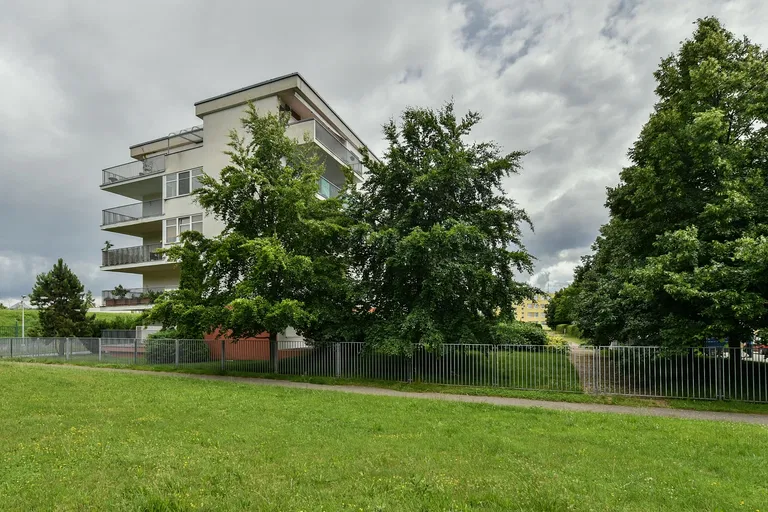 Chotovická, Kobylisy - Praha 8 | Pronájem, Byt, 5+kk, 263 m²