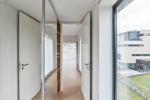 U Laboratoře, Střešovice - Prague 6 | Rent, Apartment, Three-bedroom (4+kk), 176 m²