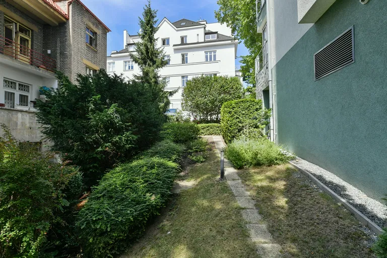Nad Petruskou, Vinohrady - Prague 2 | Rent, Apartment, Three-bedroom (4+1), 180 m²