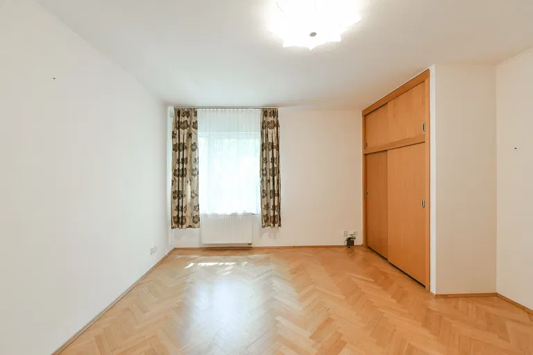 Nad Petruskou, Vinohrady - Prague 2 | Rent, Apartment, Three-bedroom (4+1), 180 m²