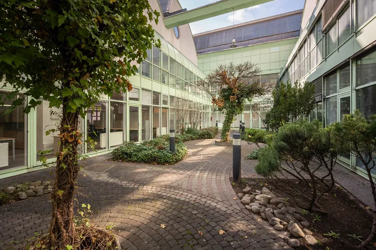 Olomoucká, Židenice - Brno-město | Pronájem, Administrativní budova, 3 650 m²