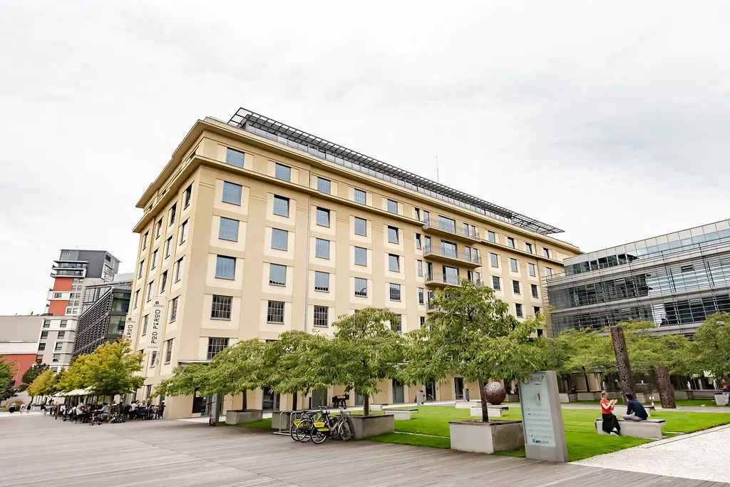 Jankovcova/U Uranie, Holešovice - Praha 7 | Pronájem, Administrativní budova, 1 212 m²
