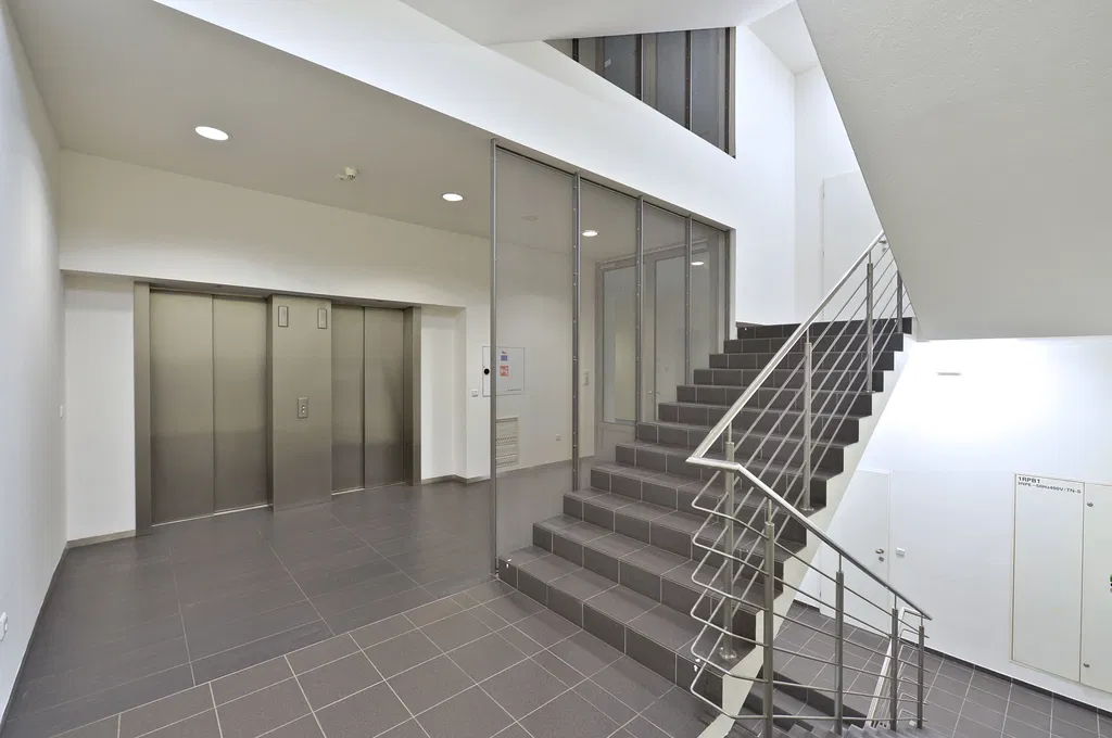Radlická, Jinonice - Praha 5 | Pronájem, Administrativní budova, 4 074 m²