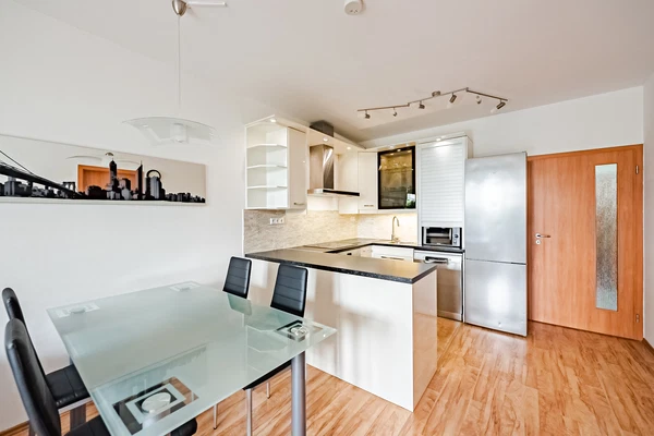 Svitákova, Stodůlky - Prague 5 | Rent, Apartment, One-bedroom (2+kk), 59 m²