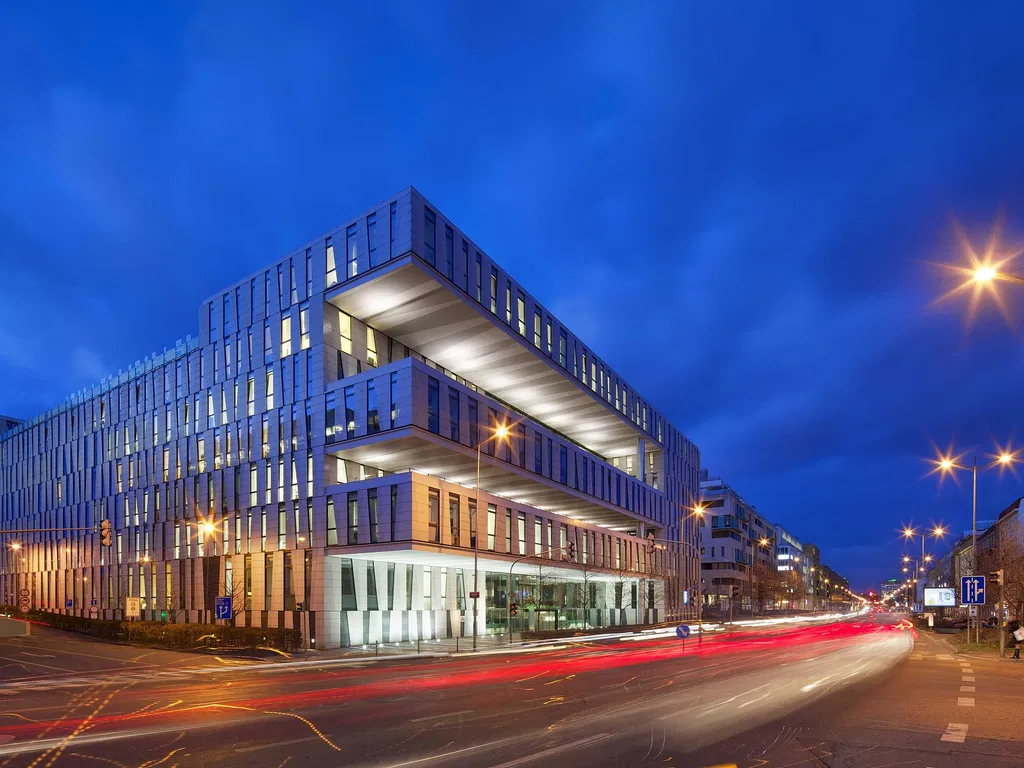 Rohanské nábřeží, Karlín - Praha 8 | Pronájem, Administrativní budova, 2 000 m²
