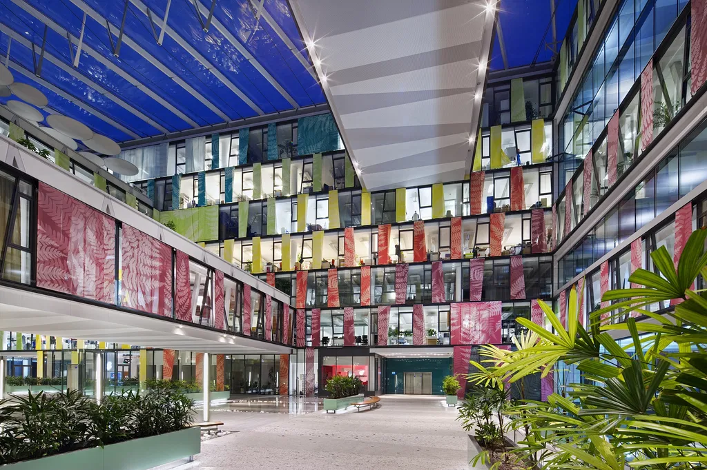 Rohanské nábřeží, Karlín - Praha 8 | Pronájem, Administrativní budova, 2 000 m²
