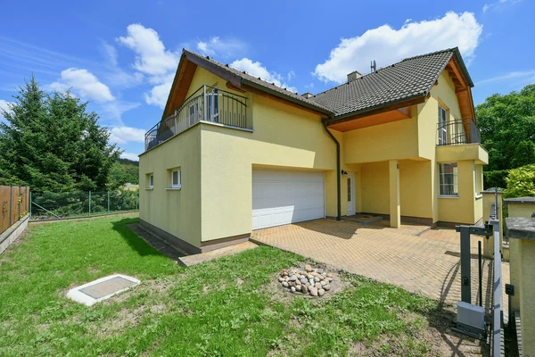 Požárnická, Nebušice - Prague 6 | Rent, House, Six-bedroom (7+kk), 300 m²