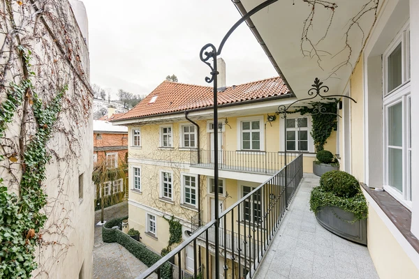 Vlašská, Malá Strana - Prague 1 | Rent, Apartment, Three-bedroom (4+1), 153 m²