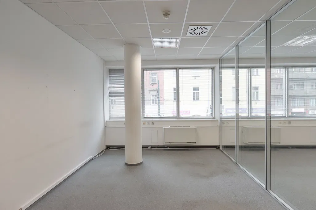Sokolovská, Karlín - Praha 8 | Pronájem, Administrativní budova, 4 358 m²