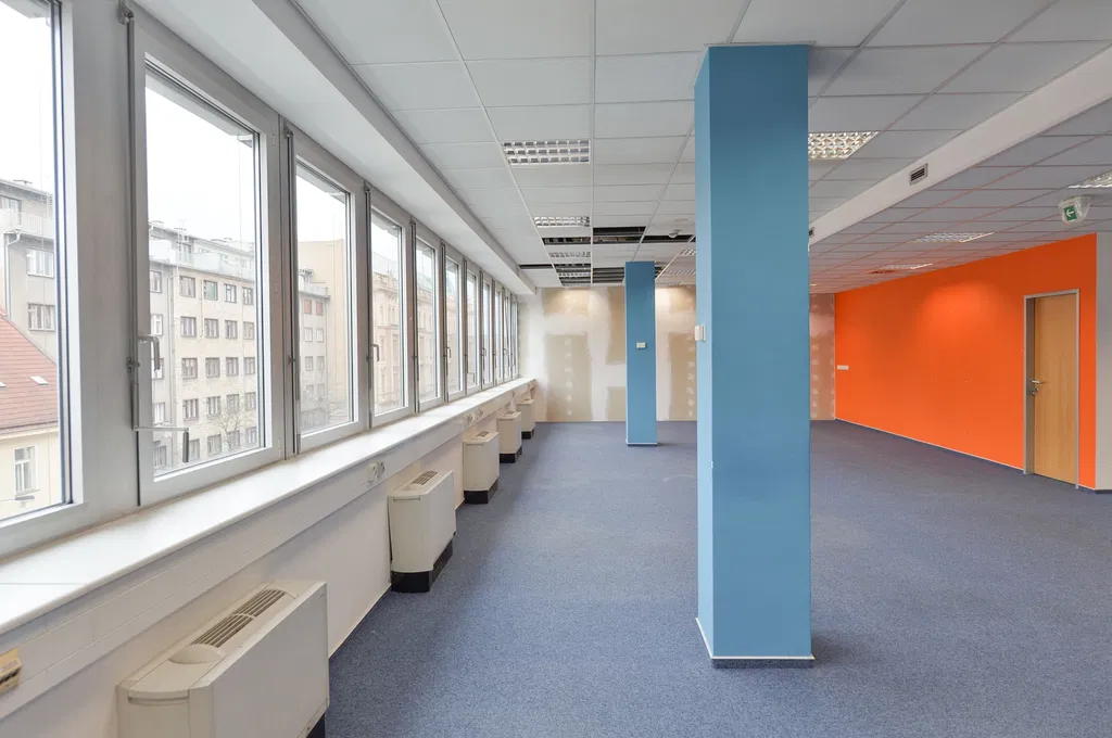 Sokolovská, Karlín - Praha 8 | Pronájem, Administrativní budova, 4 358 m²