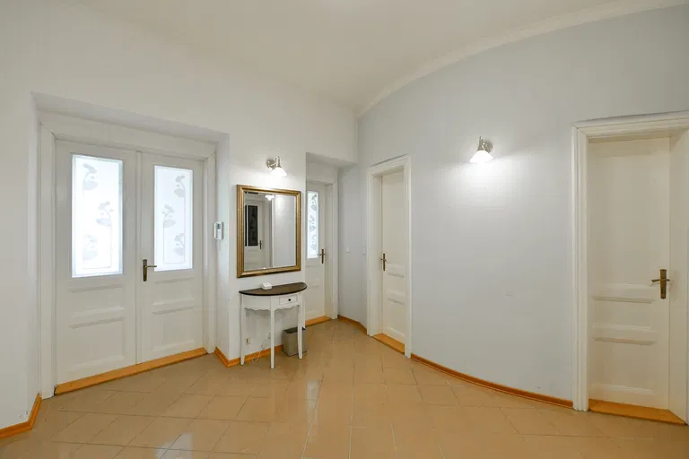 Dřevná, Nové Město - Prague 2 | Rent, Apartment, Three-bedroom (4+1), 158 m²