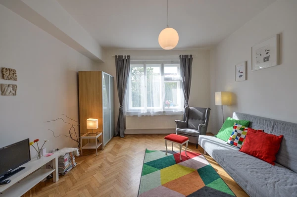 Uzavřená, Kobylisy - Praha 8 | Pronájem, Byt, 2+kk, 55 m²