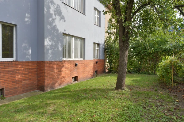 Uzavřená, Kobylisy - Praha 8 | Pronájem, Byt, 2+kk, 55 m²