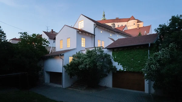 Husova, Mikulov - Břeclav | Sale, Apartment building, Seven-bedroom (8+kk), 591 m²