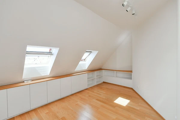 Ovenecká, Bubeneč - Prague 7 | Sale, Apartment, Three-bedroom (4+kk), 130 m²