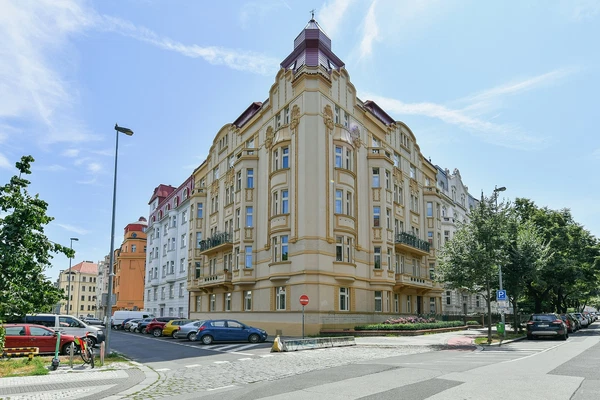 Ovenecká, Bubeneč - Prague 7 | Sale, Apartment, Three-bedroom (4+kk), 130 m²