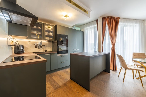 Ota Holúska, Záhorská Bystrica - Bratislava IV | Sale, Apartment, Three-bedroom (4+kk), 101 m²