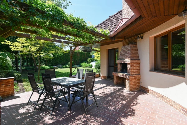 U Lesa, Sulice - Praha-východ | Sale, House, Five-bedroom (6+kk), 272 m²