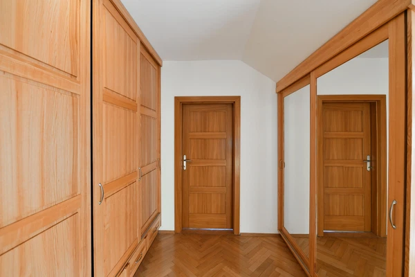 Oblouková, Ohrobec - Praha-západ | Sale, House, Four-bedroom (5+1), 350 m²