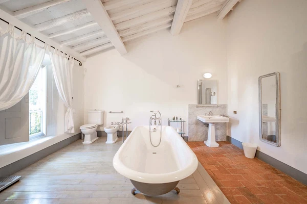 Italy, Tuscany - Lucca | Sale, House, Fourteen-bedroom (15+kk), 1 838 m²