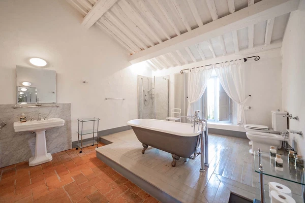 Italy, Tuscany - Lucca | Sale, House, Fourteen-bedroom (15+kk), 1 838 m²