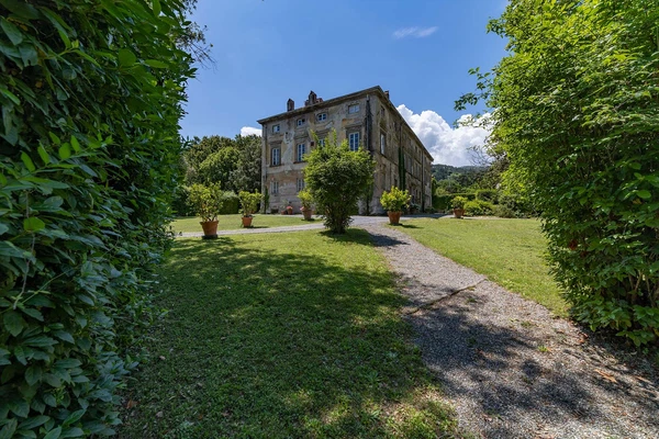 Italy, Tuscany - Lucca | Sale, House, Fourteen-bedroom (15+kk), 1 838 m²