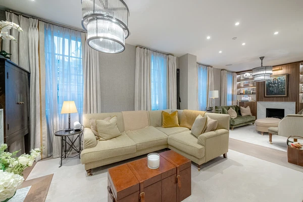 Velká Británie, Londýn, Shepherd Street - City of Westminster | Prodej, Rodinný dům, 6+kk, 165 m²