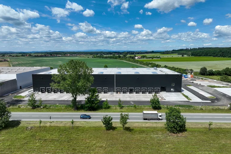 Bratří Štefanů, Hradec Králové - Hradec Králové | Rent, Industrial park, 8 321 m²