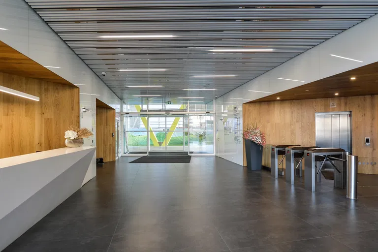 Smrčkova, Libeň - Praha 8 | Pronájem, Kancelářské prostory, 332 m²