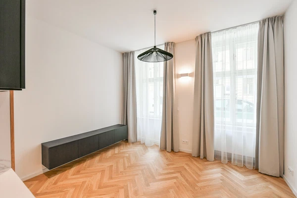 Varšavská, Vinohrady - Praha 2 | Pronájem, Byt, 1+kk, 33 m²