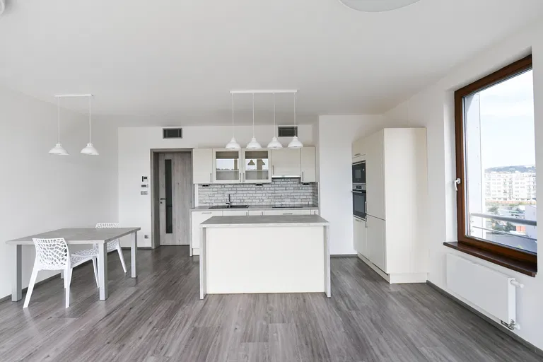 V háji, Holešovice - Prague 7 | Rent, Apartment, Two-bedroom (3+kk), 87 m²