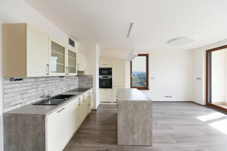 V háji, Holešovice - Prague 7 | Rent, Apartment, Two-bedroom (3+kk), 87 m²