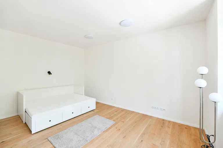 U Nikolajky, Smíchov - Praha 5 | Pronájem, Byt, 1+kk, 43 m²