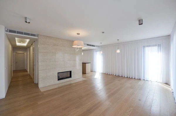 U Mlýnského kanálu, Karlín - Prague 8 | Rent, Apartment, Four-bedroom (5+kk), 179 m²