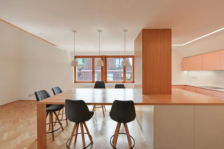 Trojská, Troja - Praha 7 | Pronájem, Byt, 5+kk, 186 m²