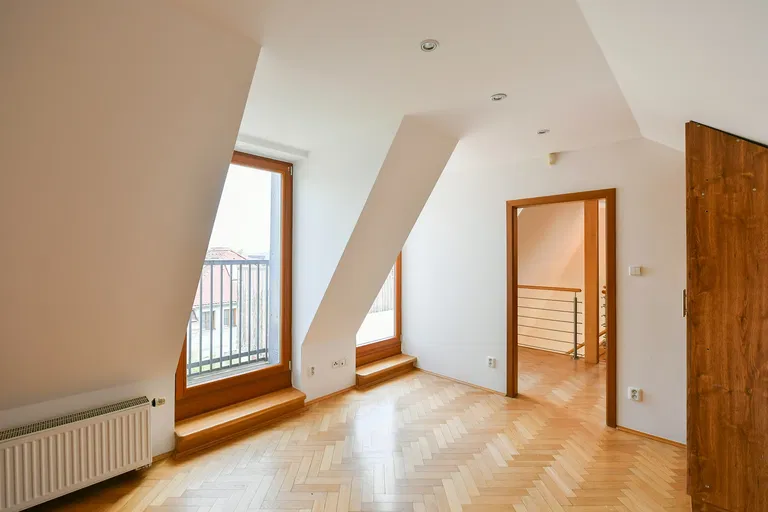 Trojská, Troja - Praha 7 | Pronájem, Byt, 5+kk, 186 m²
