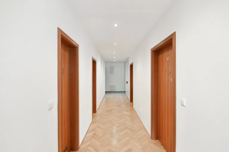 Trojská, Troja - Praha 7 | Pronájem, Byt, 5+kk, 186 m²