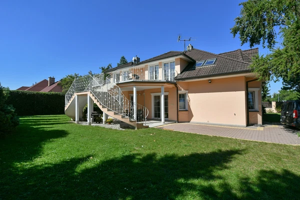 Říčanská, Průhonice - Praha-západ | Rent, House, Six-bedroom (7+1), 470 m²