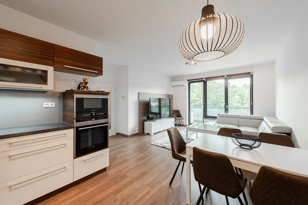 V Mezihoří, Libeň - Prague 8 | Sale, Apartment, Three-bedroom (4+kk), 116 m²