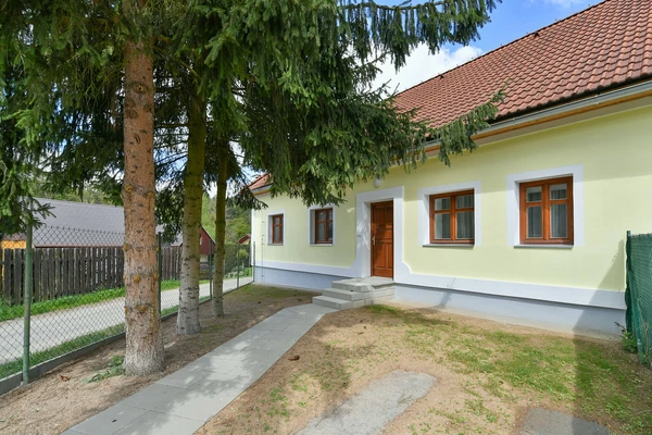 Lipová, Lštění - Benešov | Rent, Apartment, Two-bedroom (3+kk), 78 m²