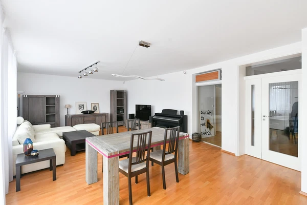 Na Klaudiánce, Podolí - Prague 4 | Rent, Apartment, Three-bedroom (4+kk), 138 m²