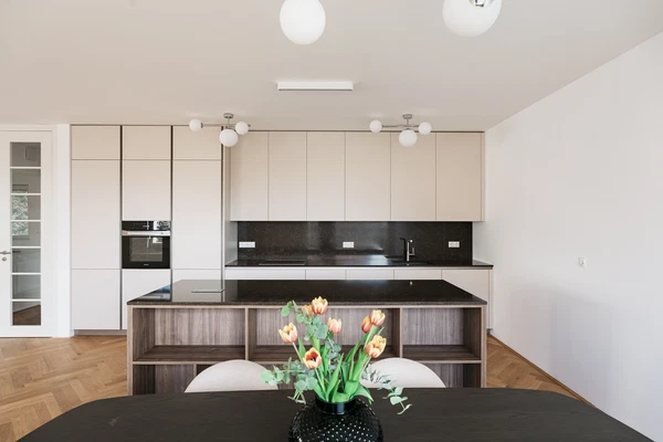 Hradešínská, Vinohrady - Prague 10 | Rent, Apartment, Two-bedroom (3+kk), 173 m²